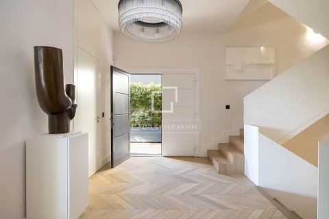 Villa de 5 dormitorios en venta en Barcelona, Cataluña, Spain № 3778 - foto 15