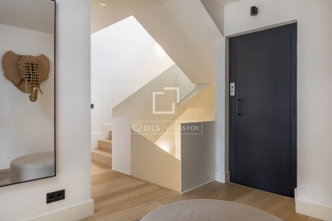 Villa de 5 dormitorios en venta en Barcelona, Cataluña, Spain № 3778 - foto 27