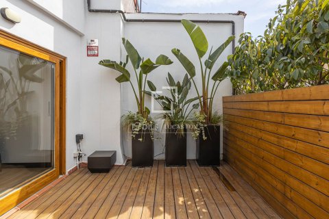 Ático de 2 dormitorios en venta en Barcelona, Cataluña, Spain № 3780 - foto 23