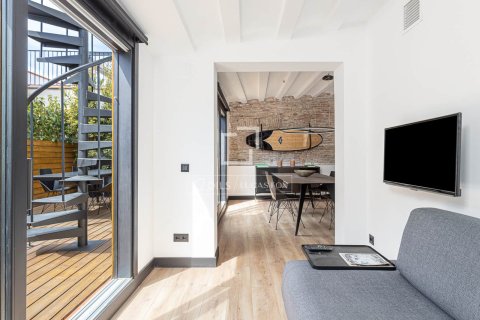Ático de 2 dormitorios en venta en Barcelona, Cataluña, Spain № 3780 - foto 15