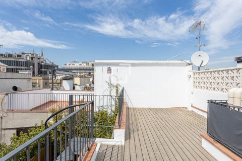 Ático de 2 dormitorios en venta en Barcelona, Cataluña, Spain № 3780 - foto 24