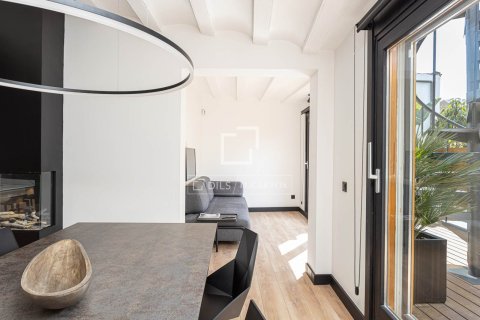 Ático de 2 dormitorios en venta en Barcelona, Cataluña, Spain № 3780 - foto 3
