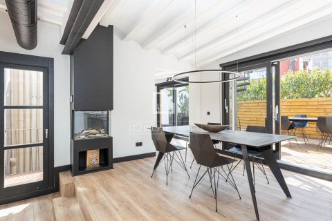 Ático de 2 dormitorios en venta en Barcelona, Cataluña, Spain № 3780 - foto 12