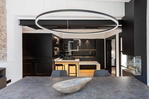 Ático de 2 dormitorios en venta en Barcelona, Cataluña, Spain № 3780 - foto 5