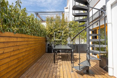 Ático de 2 dormitorios en venta en Barcelona, Cataluña, Spain № 3780 - foto 20