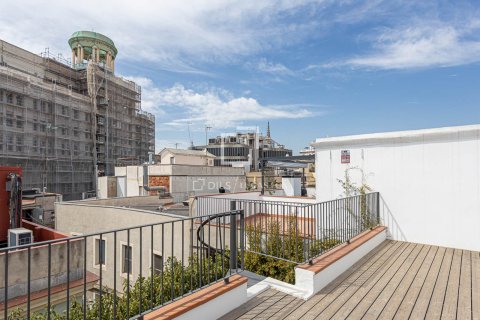 Ático de 2 dormitorios en venta en Barcelona, Cataluña, Spain № 3780 - foto 25