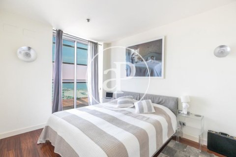 Ático de 3 dormitorios en venta en Sant Martí, Barcelona, Cataluña, Spain № 2450 - foto 11