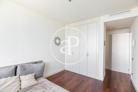 Ático de 3 dormitorios en venta en Sant Martí, Barcelona, Cataluña, Spain № 2450 - foto 15