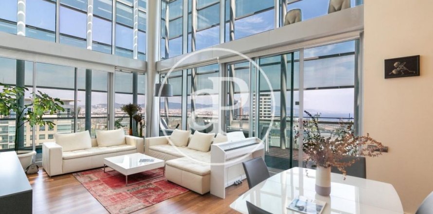 Ático de 3 dormitorios en venta en Sant Martí, Barcelona, Cataluña, Spain № 2450