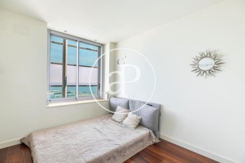 Ático de 3 dormitorios en venta en Sant Martí, Barcelona, Cataluña, Spain № 2450 - foto 14