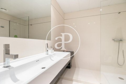 Ático de 3 dormitorios en venta en Sant Martí, Barcelona, Cataluña, Spain № 2450 - foto 17