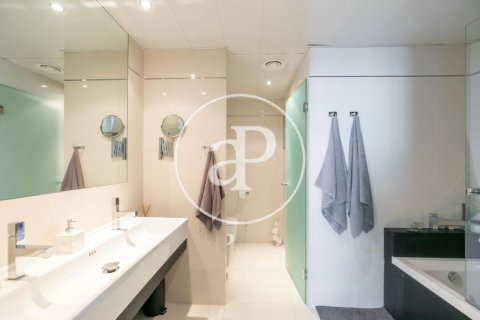 Ático de 3 dormitorios en venta en Sant Martí, Barcelona, Cataluña, Spain № 2450 - foto 13