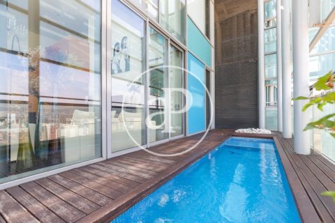 Ático de 3 dormitorios en venta en Sant Martí, Barcelona, Cataluña, Spain № 2450 - foto 7