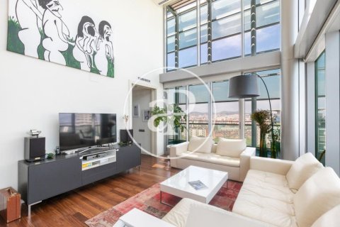 Ático de 3 dormitorios en venta en Sant Martí, Barcelona, Cataluña, Spain № 2450 - foto 2