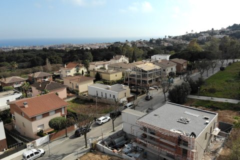Сasa de 4 dormitorios en venta en Barcelona, Cataluña, Spain № 3111 - foto 11