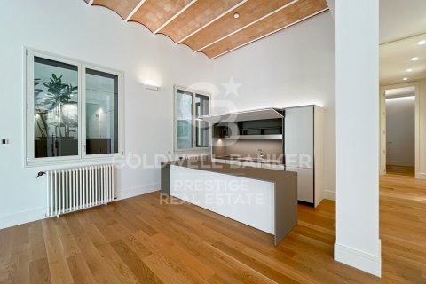 Apartamento de 2 dormitorios en venta en Barcelona, Cataluña, Spain № 5928 - foto 5