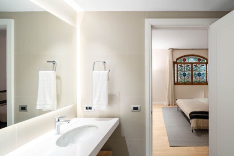 Apartamento de 3 dormitorios en venta en Barcelona, Cataluña, Spain № 6235 - foto 28