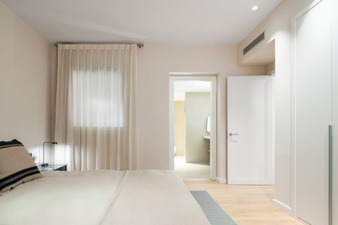 Apartamento de 3 dormitorios en venta en Barcelona, Cataluña, Spain № 6235 - foto 21