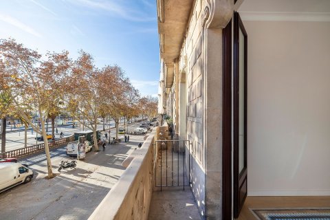 Купить квартиру в Барселона, Испания с 4 комнаты, 183м², № 6232 - фото 3