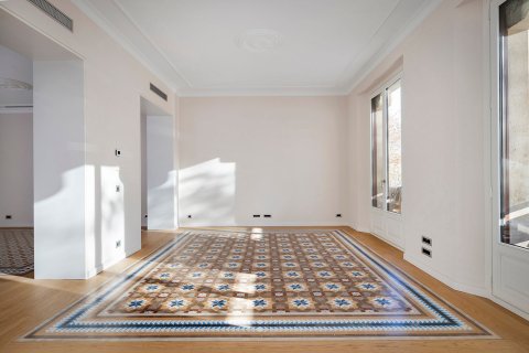 Купить квартиру в Барселона, Испания с 4 комнаты, 183м², № 6232 - фото 4
