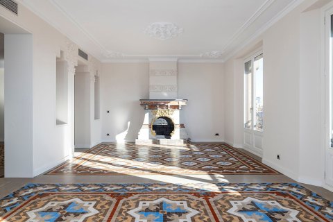 Apartamento de 3 dormitorios en venta en Barcelona, Cataluña, Spain № 6233 - foto 3