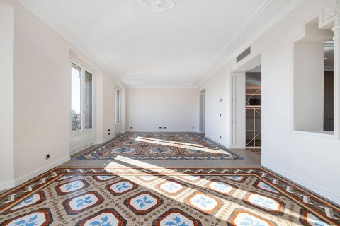Apartamento de 3 dormitorios en venta en Barcelona, Cataluña, Spain № 6233 - foto 5