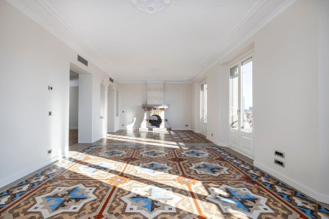 Apartamento de 3 dormitorios en venta en Barcelona, Cataluña, Spain № 6233 - foto 2
