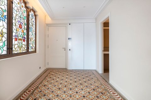 Apartamento de 3 dormitorios en venta en Barcelona, Cataluña, Spain № 6233 - foto 29