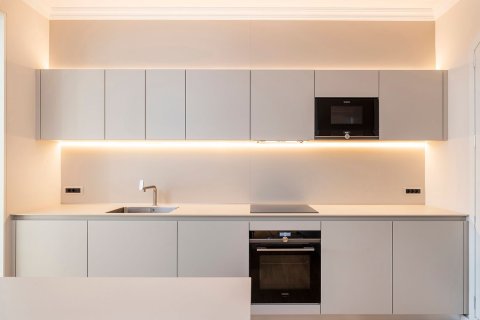 Apartamento de 3 dormitorios en venta en Barcelona, Cataluña, Spain № 6233 - foto 18