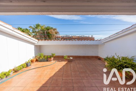 Apartamento de 4 dormitorios en venta en Vilanova i la Geltrú, Barcelona, Cataluña, Spain № 7353