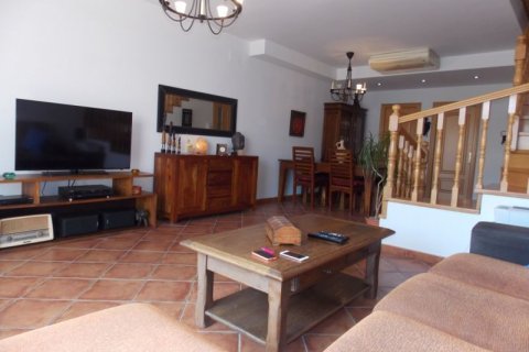 Villa de 3 dormitorios en venta en Badalona, Barcelona, Cataluña, Spain № 1189 - foto 4