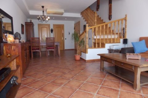 Villa de 3 dormitorios en venta en Badalona, Barcelona, Cataluña, Spain № 1189 - foto 6