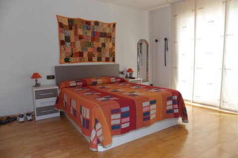 Villa de 3 dormitorios en venta en Badalona, Barcelona, Cataluña, Spain № 1189 - foto 18