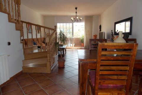 Villa de 3 dormitorios en venta en Badalona, Barcelona, Cataluña, Spain № 1189 - foto 2
