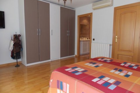 Villa de 3 dormitorios en venta en Badalona, Barcelona, Cataluña, Spain № 1189 - foto 20