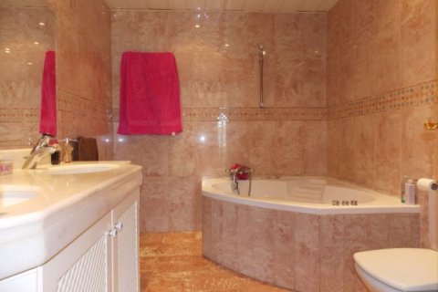 Villa de 3 dormitorios en venta en Badalona, Barcelona, Cataluña, Spain № 1189 - foto 21
