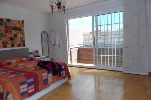 Villa de 3 dormitorios en venta en Badalona, Barcelona, Cataluña, Spain № 1189 - foto 19