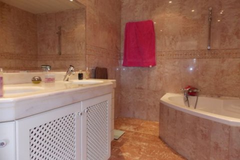 Villa de 3 dormitorios en venta en Badalona, Barcelona, Cataluña, Spain № 1189 - foto 22