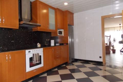 Villa de 3 dormitorios en venta en Badalona, Barcelona, Cataluña, Spain № 1189 - foto 9