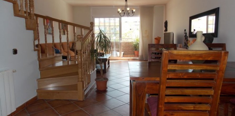 Villa de 3 dormitorios en venta en Badalona, Barcelona, Cataluña, Spain № 1189