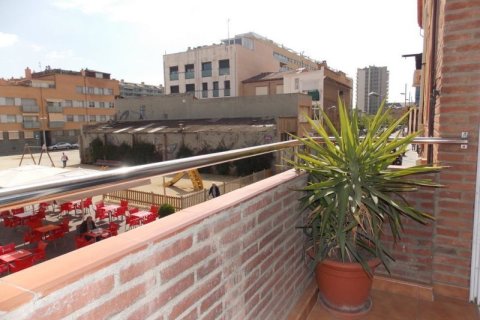 Villa de 3 dormitorios en venta en Badalona, Barcelona, Cataluña, Spain № 1189 - foto 7