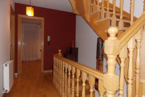 Villa de 3 dormitorios en venta en Badalona, Barcelona, Cataluña, Spain № 1189 - foto 27