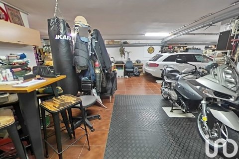 Сasa de 6 dormitorios en venta en Alpicat, Lérida, Cataluña, Spain № 4984 - foto 23