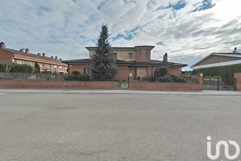Сasa de 6 dormitorios en venta en Alpicat, Lérida, Cataluña, Spain № 4984 - foto 14