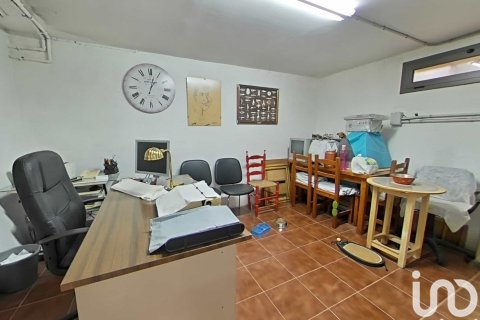 Сasa de 6 dormitorios en venta en Alpicat, Lérida, Cataluña, Spain № 4984 - foto 28