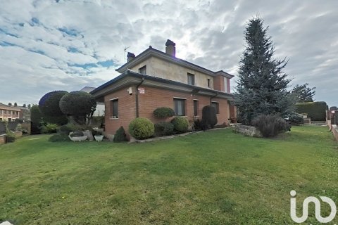 Сasa de 6 dormitorios en venta en Alpicat, Lérida, Cataluña, Spain № 4984