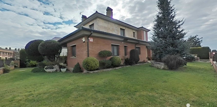Сasa de 6 dormitorios en venta en Alpicat, Lérida, Cataluña, Spain № 4984
