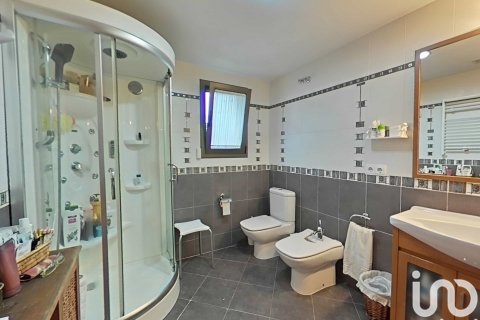 Сasa de 6 dormitorios en venta en Alpicat, Lérida, Cataluña, Spain № 4984 - foto 10
