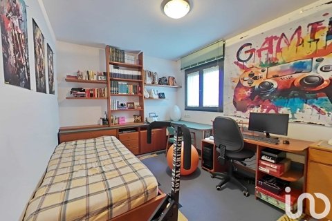 Сasa de 6 dormitorios en venta en Alpicat, Lérida, Cataluña, Spain № 4984 - foto 20