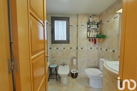 Сasa de 6 dormitorios en venta en Alpicat, Lérida, Cataluña, Spain № 4984 - foto 27